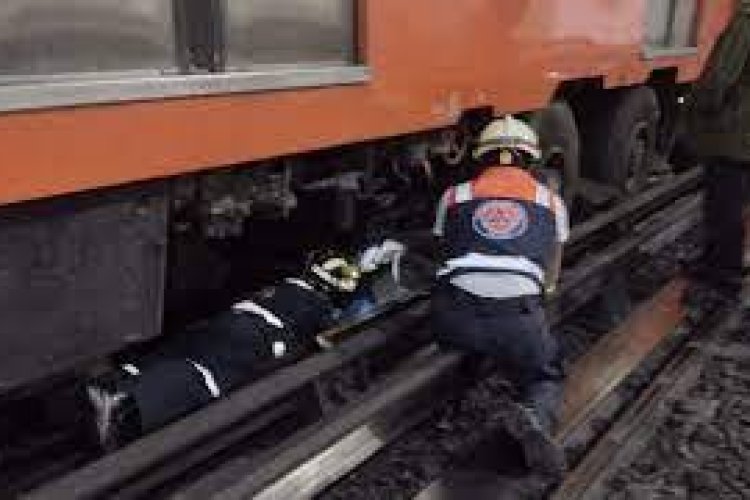 Mujer se arroja a las vías del metro en la estación Copilco