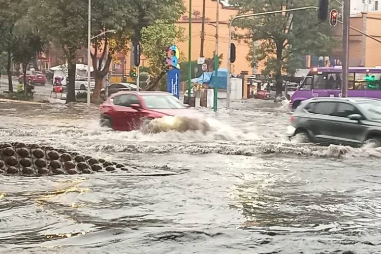 Fuertes lluvias ocasionan caos en diversos puntos de la CDMX