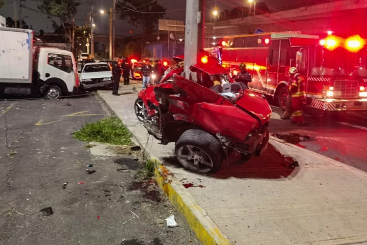 Muere hombre en aparatoso choque en Periférico, CDMX; otro más perdió la pierna