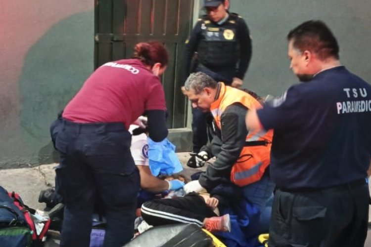 Mujer da a luz afuera de la estación Guelatao