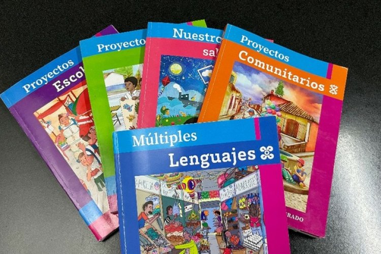 Padres de familia se pronuncian contra la distribución de libros en Puebla