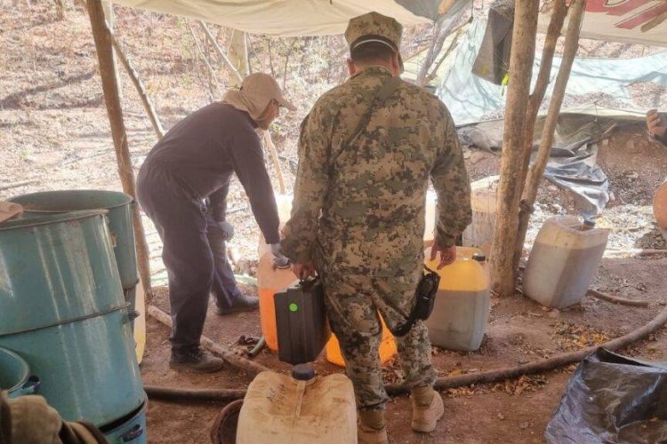 SEMAR desmantela laboratorios clandestinos de metanfetaminas en Culiacán