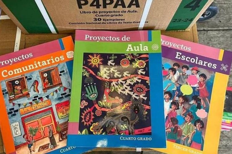 Marchan contra libros de texto en La Paz