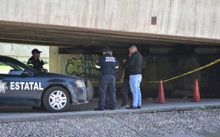 Localizan hombre sin vida debajo de un puente vehicular en la carretera Toluca-Palmillas