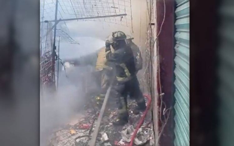 Se registra incendio en bodega de plásticos en la Merced, CDMX