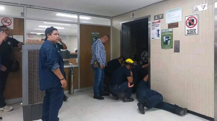 Rescatan a personas atrapadas en elevador del IMSS en Coahuila