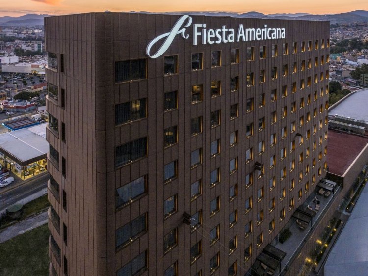 Encuentran hombre muerto en el interior del Hotel Fiesta Americana