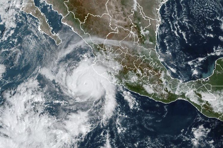 Huracán Hilary origina fuertes lluvias en varios estados del país