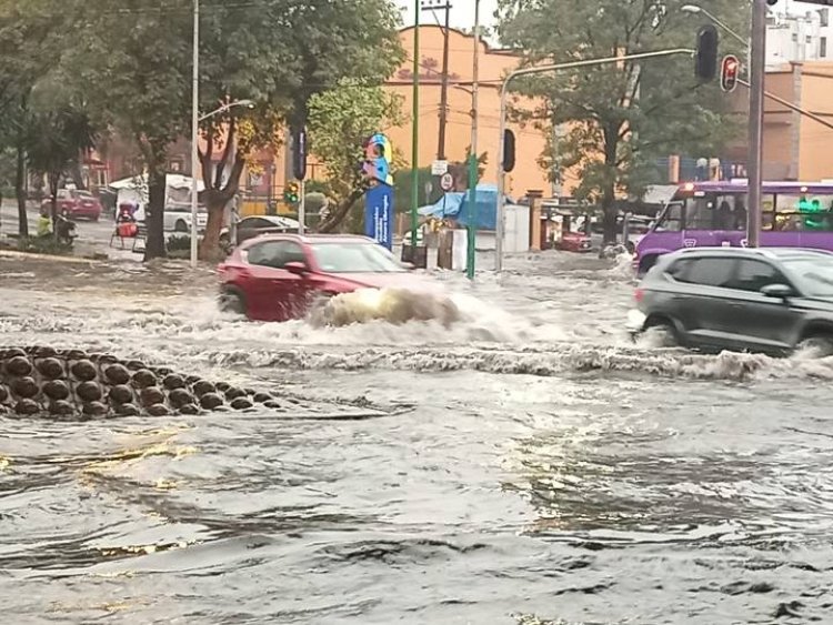 Fuertes lluvias ocasionan caos en diversos puntos de la CDMX