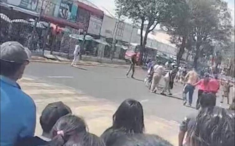Riña entre comerciantes y extorsionadores deja varios heridos en Toluca, Edomex
