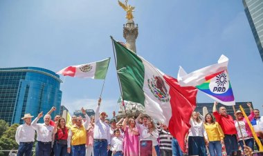 Aquí está la oposición, dice Xóchilt Gálvez a AMLO en mitin; llama a la unidad