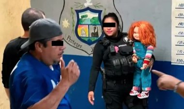 Esposan a muñeco “Chucky” con el que asaltaba un hombre en Monclova, Coahuila