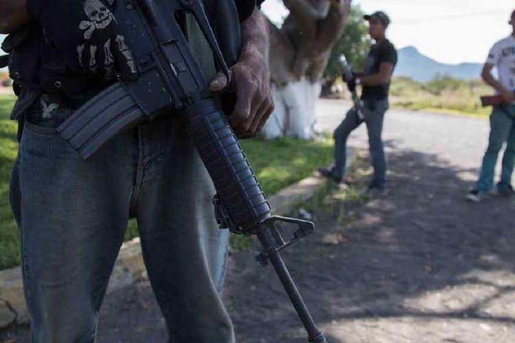 Familia huye de Sinaloa por amenazas de muerte y los alcanzan en Sonora; se llevan a dos jóvenes