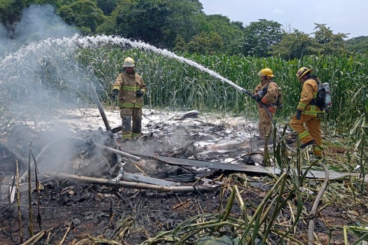 Helicóptero se desploma en Tuxpan, Jalisco; todos sus tripulantes murieron