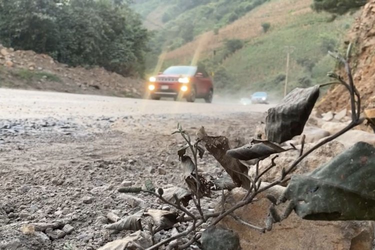 Inconformes con trabajos de reconstrucción y conservación de la carretera Interserrana