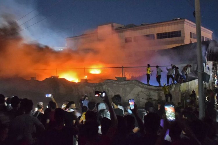 Mueren 114 personas en un incendio durante una boda en Irak