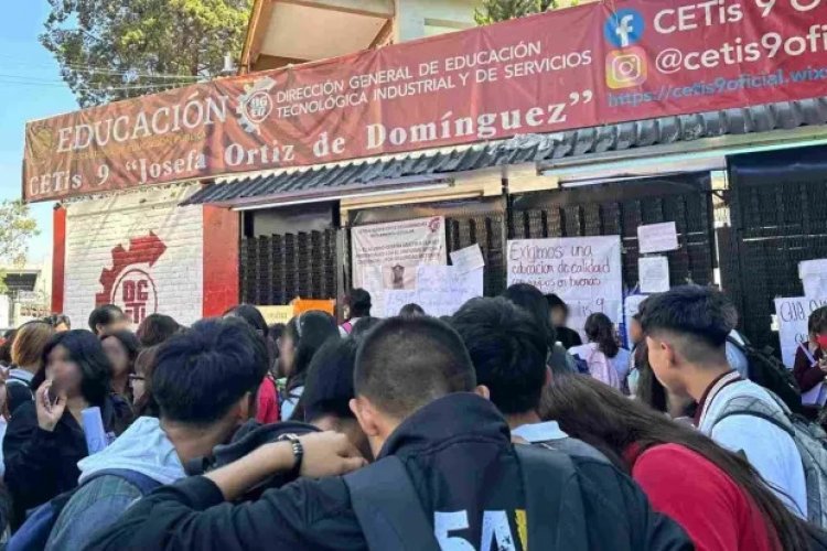 Chinches en CETIS 9, alumnos bloquean Eje Central en protesta