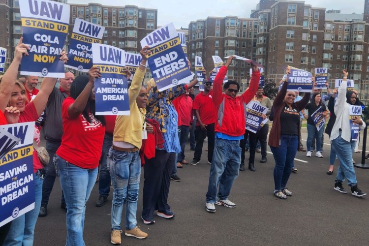 Se suman 7 mil trabajadores más a la huelga del Sindicato automotriz UAW