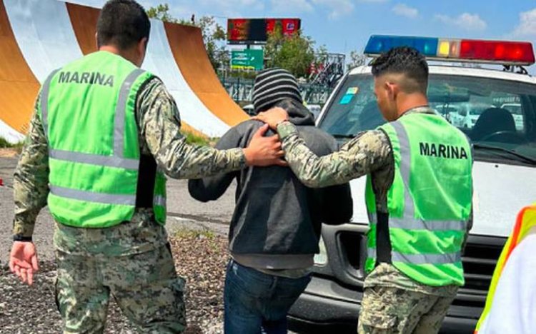 Joven se infiltra al AICM y se esconde en un avión comercial
