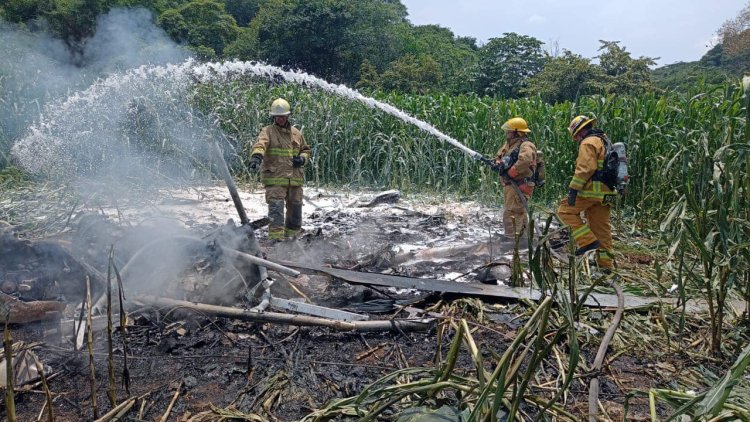 Helicóptero se desploma en Tuxpan, Jalisco; todos sus tripulantes murieron