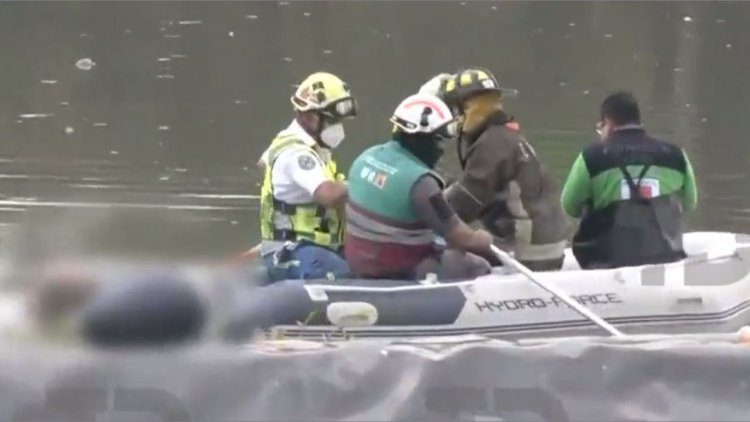 Encuentran cadáver flotando en laguna de la CDMX