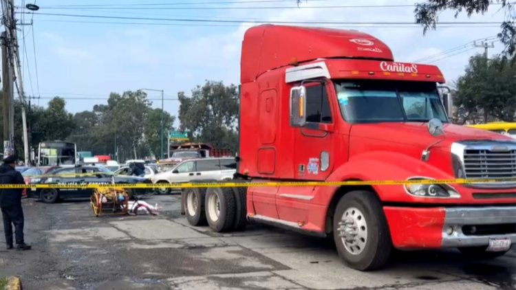 Adulto mayor muere atropellado por tráiler en Toluca, Edomex