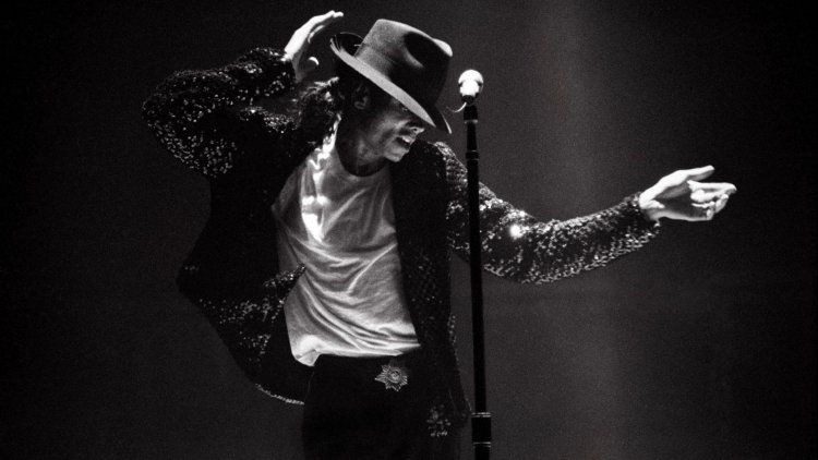 Subastan sombrero que usó Michael Jackson, por más de 1 millón de pesos