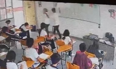 Alumno de secundaria apuñala a su maestra frente a sus compañeros en Coahuila