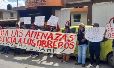 Protestan obreros de Mixquiahuala por despidos injustificados; denuncian amenazas.