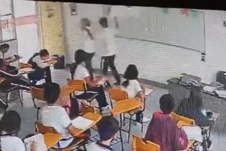 Alumno de secundaria apuñala a su maestra frente a sus compañeros en Coahuila
