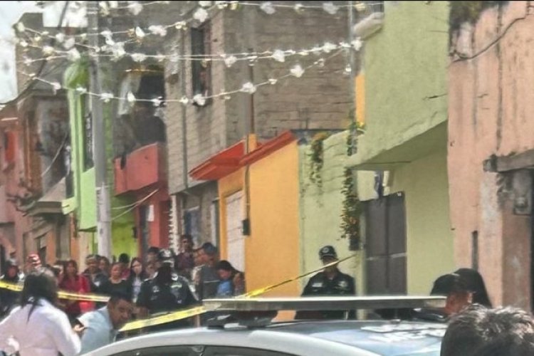 Hombre se electrocuta al intentar cambiar lámpara de alumbrado público en Toluca, Edomex