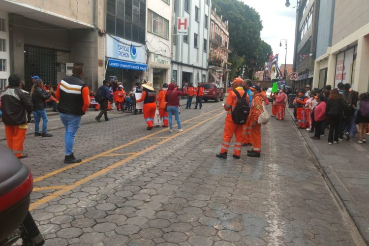 “Naranjitas” nuevamente se manifiestan frente a SEGOM para exigir la entrega de sus ahorros