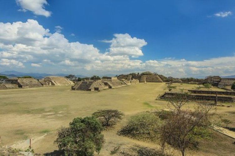 Senador de Morena se niega a pagar su entrada a Monte Albán, en Oaxaca