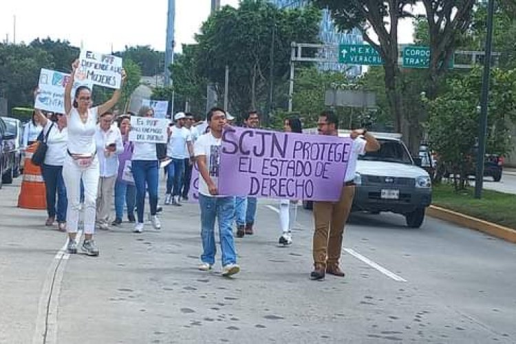 Se manifiestan trabajadores del Poder Judicial de la Federación, por recortes de la 4T