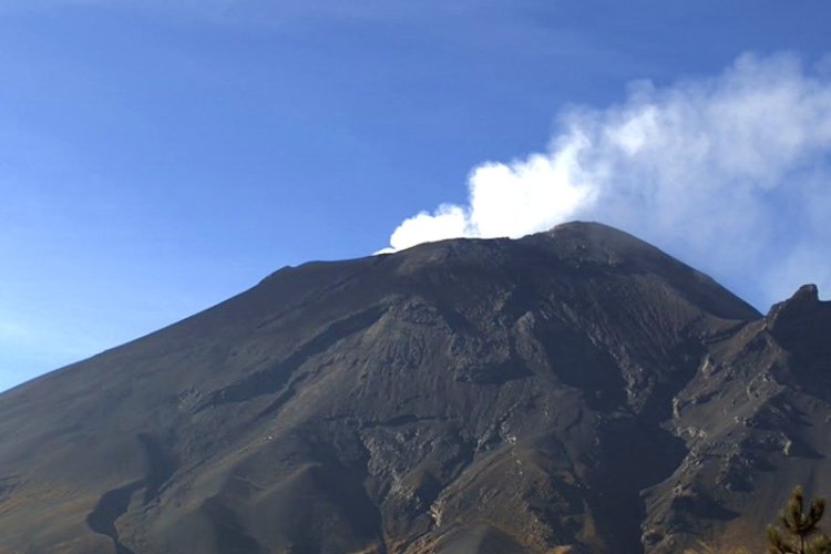 Popocatépetl registró más de 400 exhalaciones