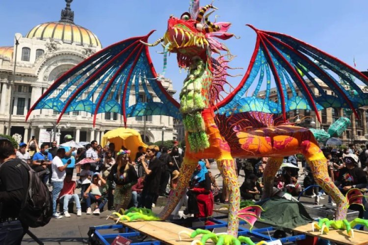 Suspenderán servicio de Metrobús por Desfile de alebrijes y marcha zombi en la CDMX