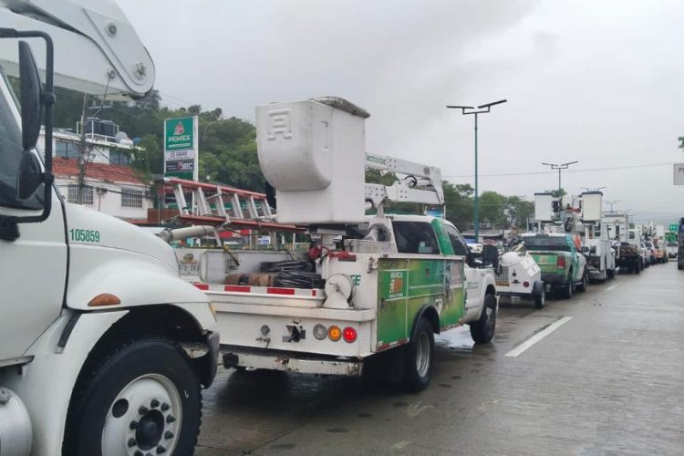 Más de mil elementos de la CFE fueron enviados para restablecer el servicio eléctrico tras huracán Otis en Guerrero