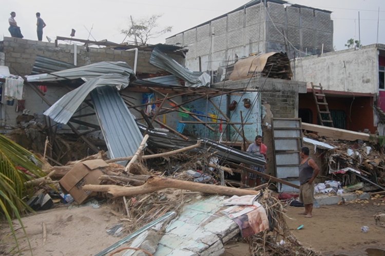 Sube cifra de muertos y desaparecidos por Otis en Guerrero; contabilizan miles de viviendas dañadas