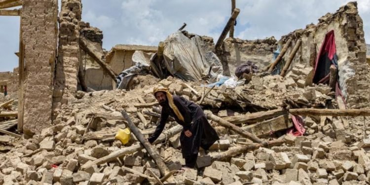 Devastadores terremotos dejan más de 2 mil muertos en Afganistán