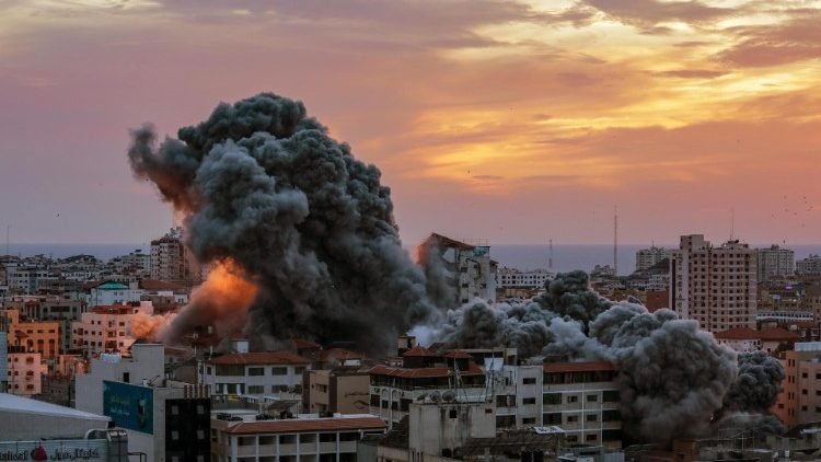 Aumentan a mil 100 muertos y a 5 mil 300 heridos por ataques israelíes a la Franja de Gaza, de acuerdo con el Ministerio de salud
