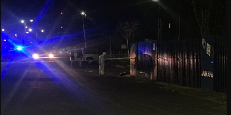 Abandonan dos cuerpos al lado de un panteón en Celaya, Guanajuato