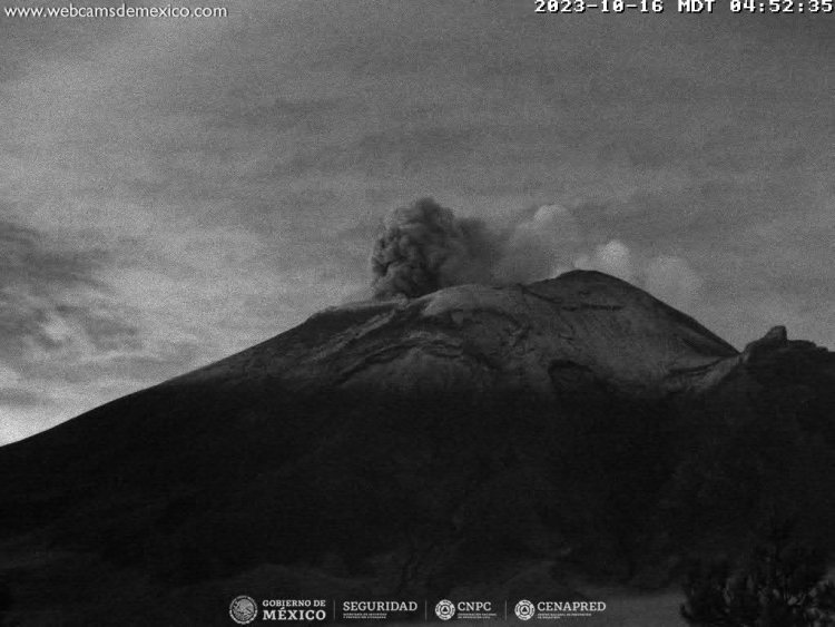 Nuevamente el volcán Popocatépetl presenta actividad la madrugada de este lunes