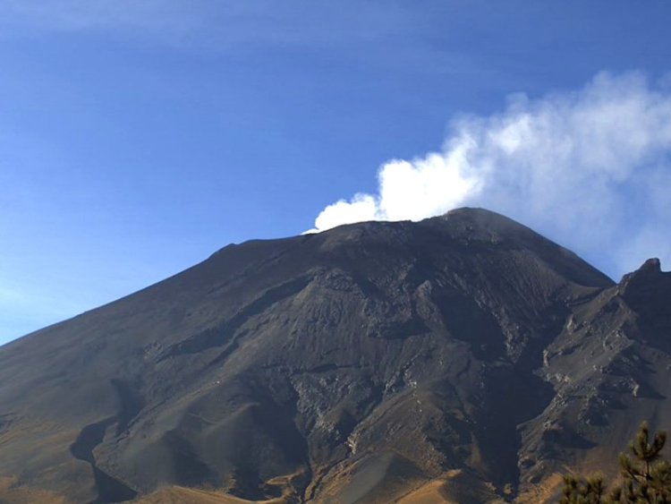 Popocatépetl registró más de 400 exhalaciones