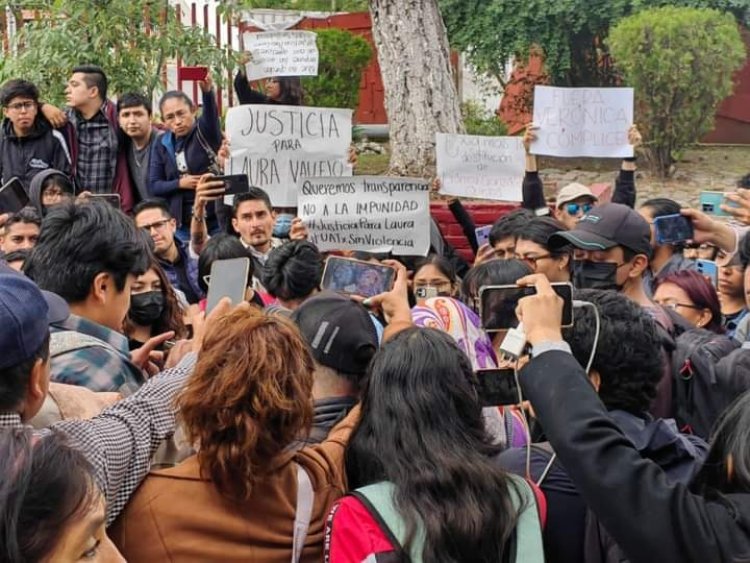 Destituyen a directora y docentes tras agresión a profesora en UATx