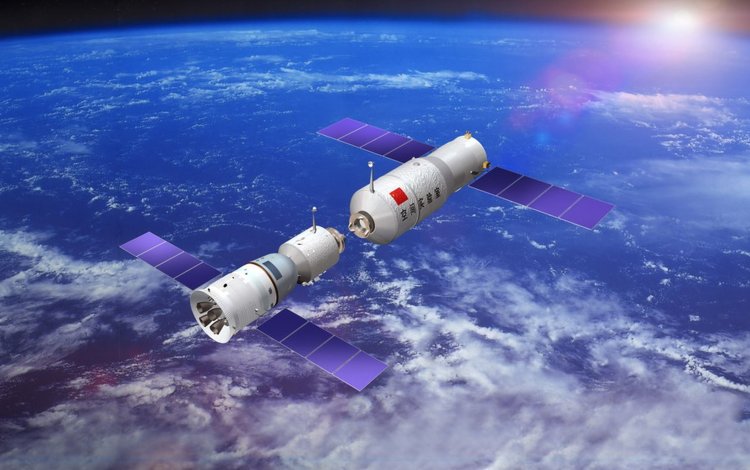 China envía tripulación de astronautas más joven de su historia