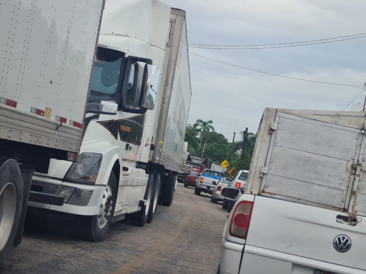 Mediante bloqueos familias logran que CFE los escuche