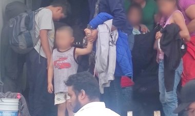 Encuentran a 215 migrantes que viajaban en un tráiler en Veracruz