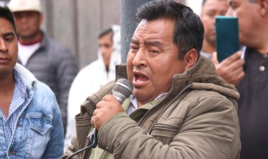 Protestan habitantes de Coyomeapan en el Congreso del Estado