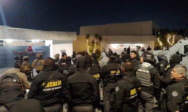 Fiscalía Edomex y Ejército mantienen sitio a alcaldía de Toluca tras megaoperativo contra edil