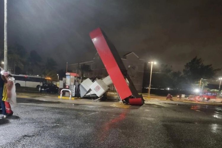 Fuertes ráfagas de viento provocan daños en Veracruz